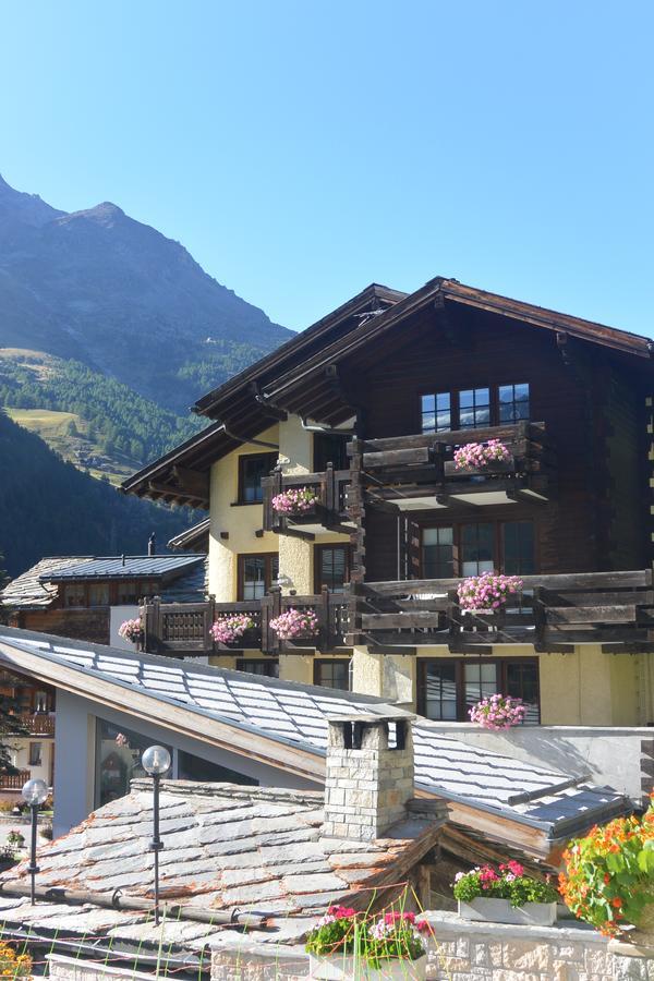 Hotel Baergsunnu Saas-Grund Luaran gambar