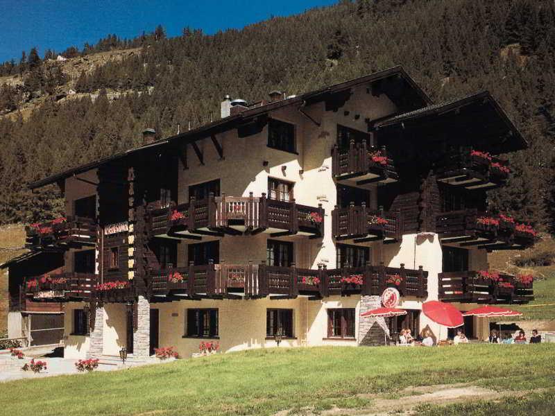 Hotel Baergsunnu Saas-Grund Luaran gambar