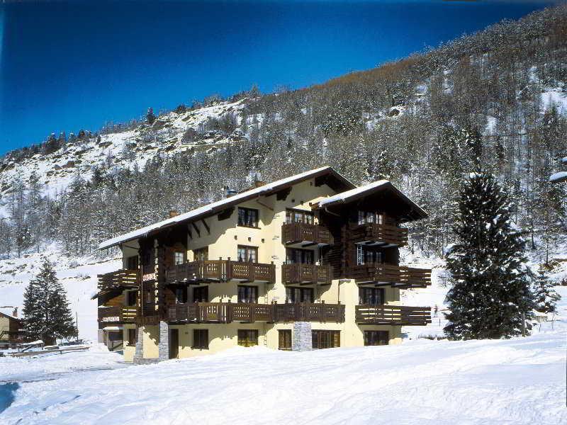 Hotel Baergsunnu Saas-Grund Luaran gambar